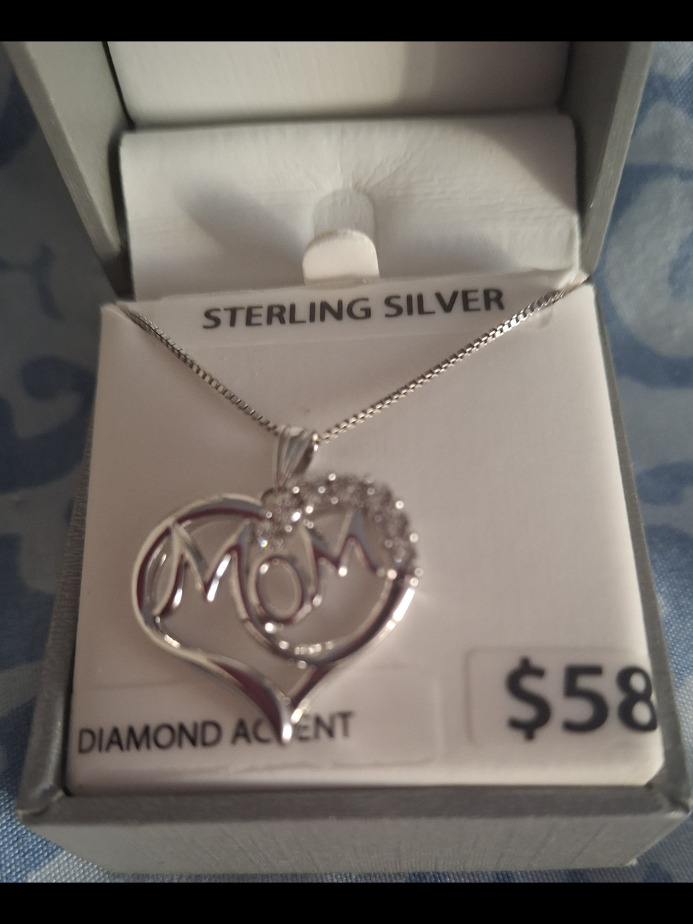 NWT Sterling Silver 'MOM' Heart Pendant Necklace with Diamond Accent - Silver